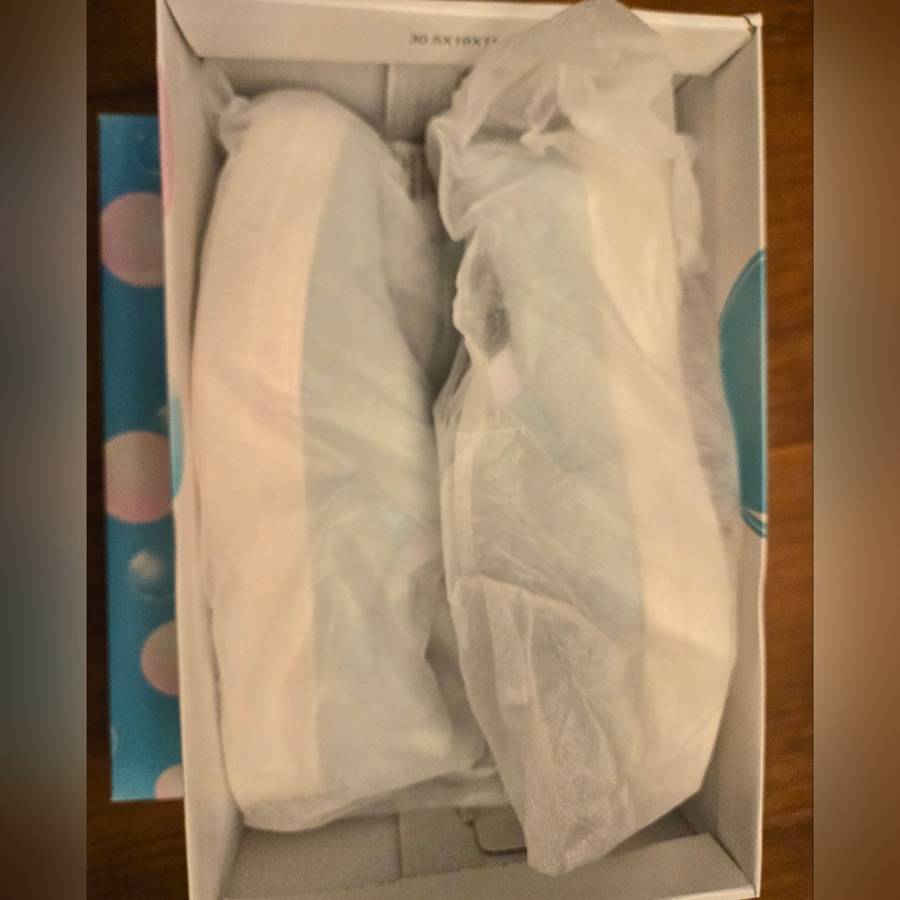 NWT/Box Mint Green Women's Slip-On Sneakers - Picture 8 of 8